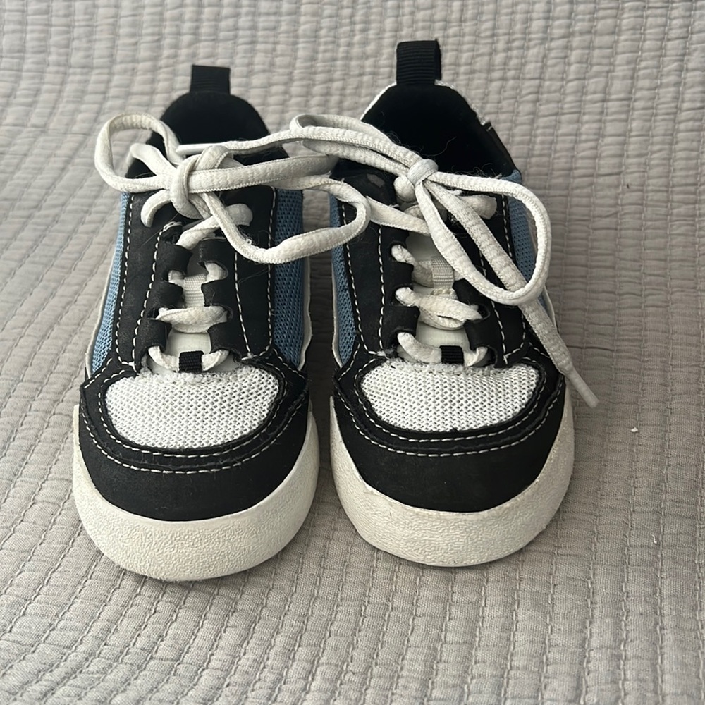 Toddler size euro 22 shoe!
